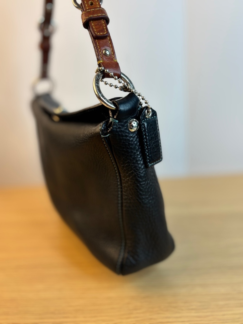 Vintage Coach Chelsea Pebbled Leather Turnlock Hobo Bag. - Picture 6 of 14